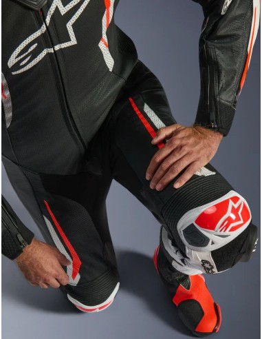 Mono Alpinestars 1PC GP Tech V5 | Negro-blanco-rojo fluor