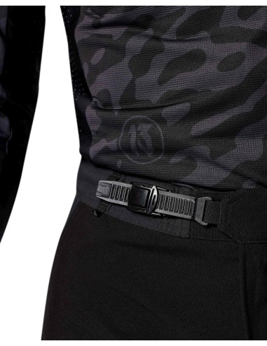Pantalón Revit X Pol Tarrés Lejano Tallaje Corto | Negro y rojo