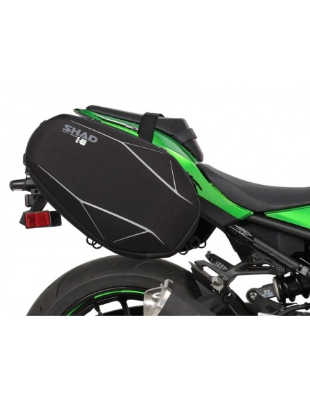Fixação do suporte para alforges laterais Shad para Kawasaki Z900