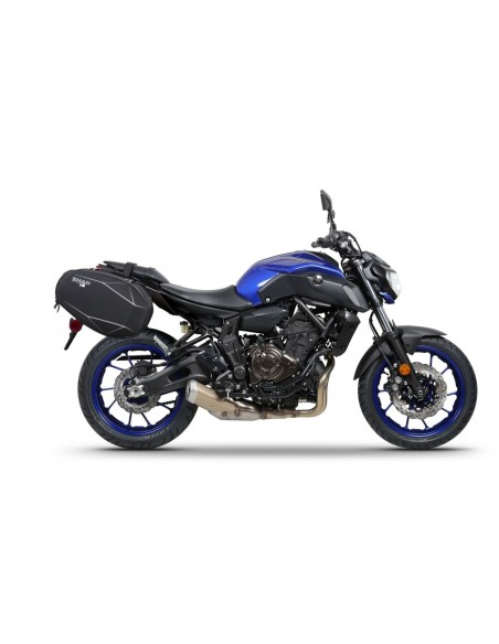 Fixação do suporte para bolsa lateral Shad para Yamaha MT07