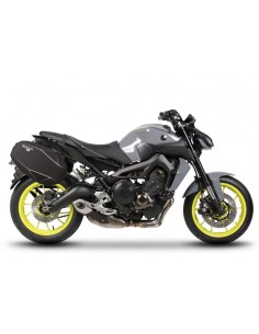 Fixação do suporte para bolsa lateral Shad para Yamaha MT 09