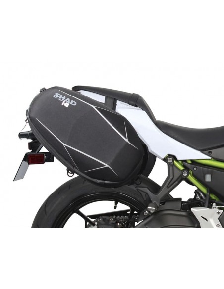 Fixação do suporte para alforges laterais Shad para Kawasaki Z650